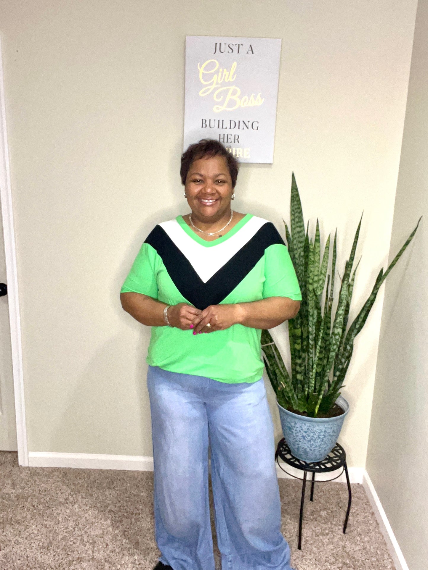 CHEVRON COLORBLOCK V-NECK TOP